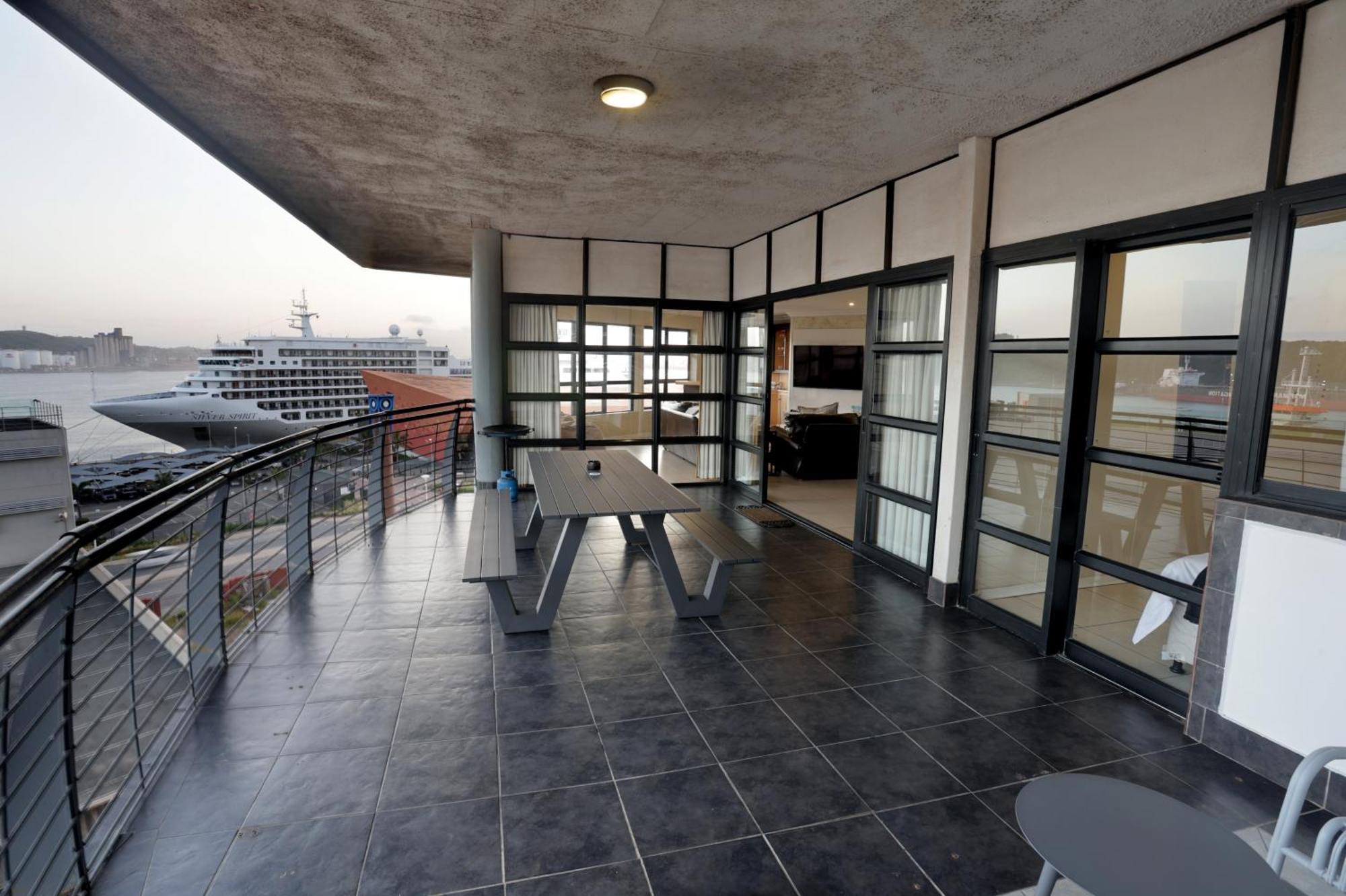 Stay At The Point - Peaceful Plentiful Penthouse Durban Bagian luar foto