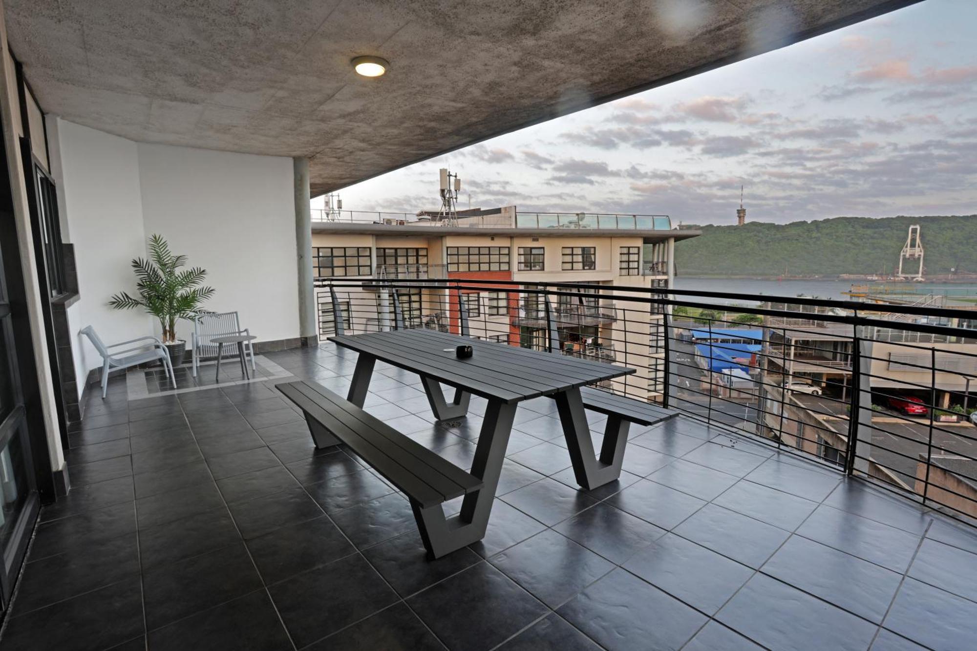 Stay At The Point - Peaceful Plentiful Penthouse Durban Bagian luar foto